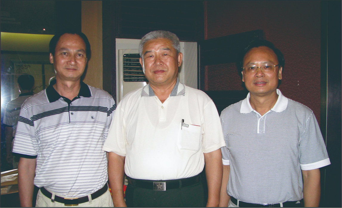 廣西區(qū)發(fā)改委領(lǐng)導(dǎo)陪同中國人民解放軍總參謀部政治部主任賈雪陽軍（照片中）到公司實(shí)地考察，并給予“好安節(jié)電器”高度評價(jià)